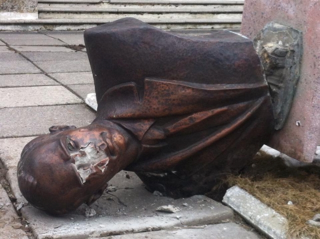 На Львовщине разрушен памятник Бандере