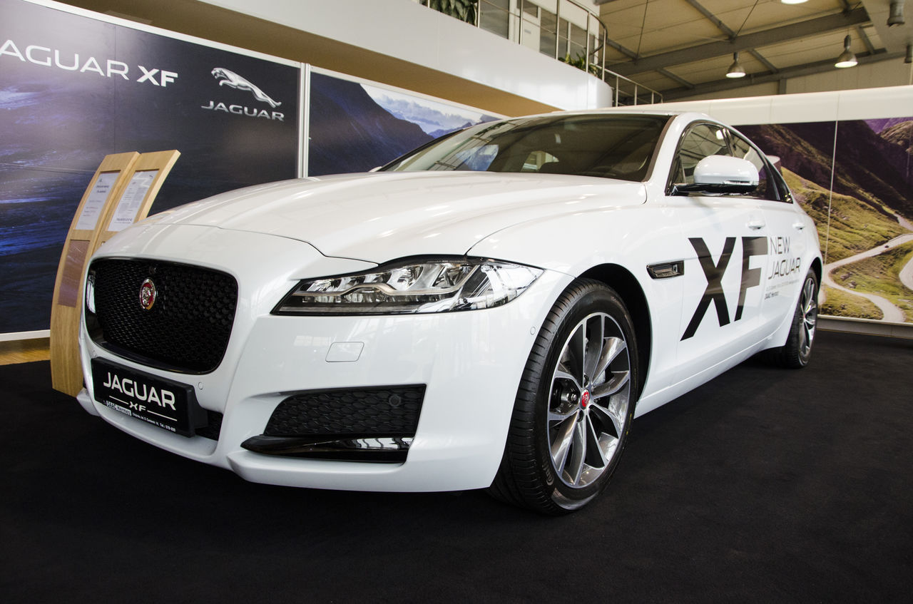Jaguar XF:  Ziua ușilor deschise în salonul auto