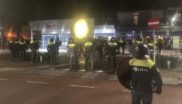 В Нидерландах полиция разогнала демонстрацию против мигрантов