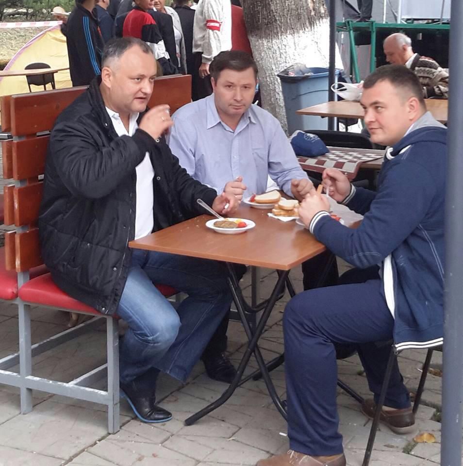 Городок Победы пережил вторую ночь