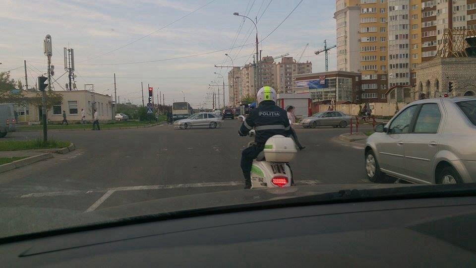 С приходом тёплой погоды молдавская полиция пересела на мопеды