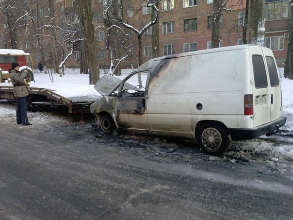 В Киеве массово жгут авто из Западной Украины