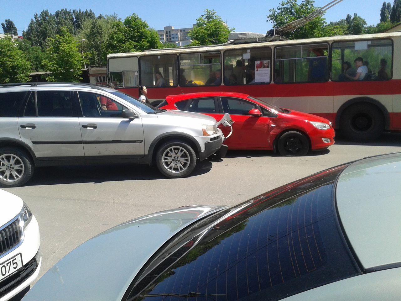 Două automobile au intrat în coliziune pe strada Socoleni