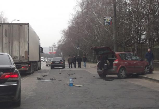 O femeie însărcinată, lovită de un automobil pe o stradă din Chișinău