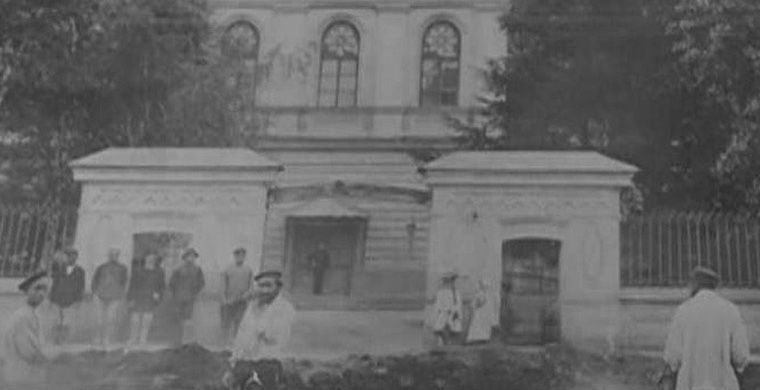 На фотографиях начала XX века в Красноярске замечена "девочка-фантом"