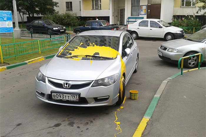 Cum luptă rușii cu mașinile parcate neregulamntar