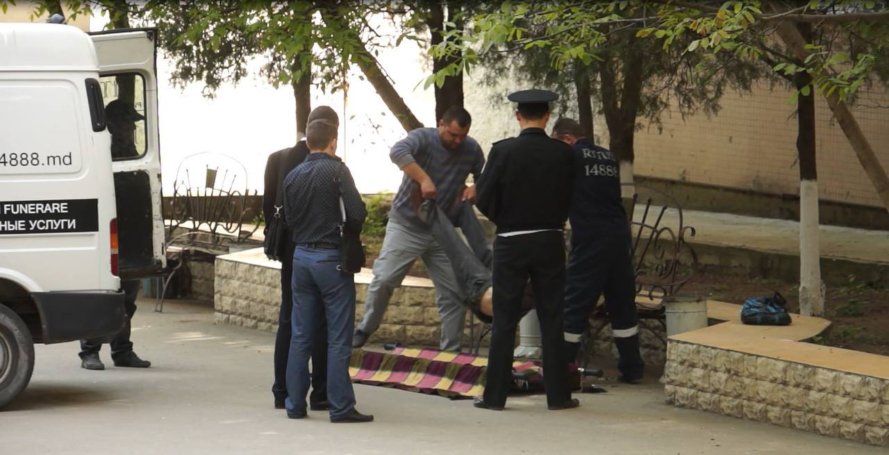 В Кишинёве женщина скончалась во дворе больницы, не получив помощи врачей