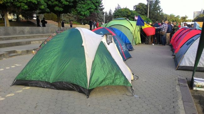 Митинг в Кишиневе: палаточный городок пережил первую ночь