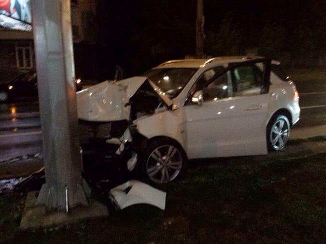 O șoferiță, beată la volanul unui Mercedes a facut prăpăd pe viaduct