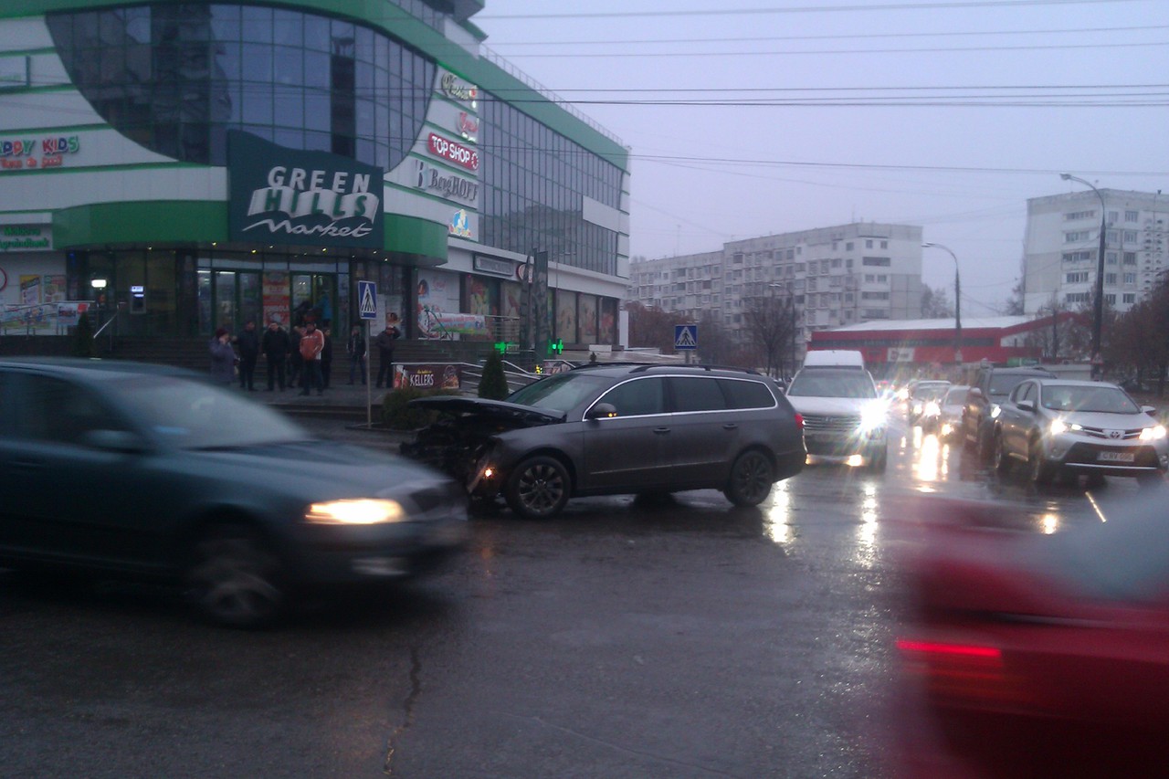 ДТП в секторе Чеканы: столкнулись 2 автомобиля