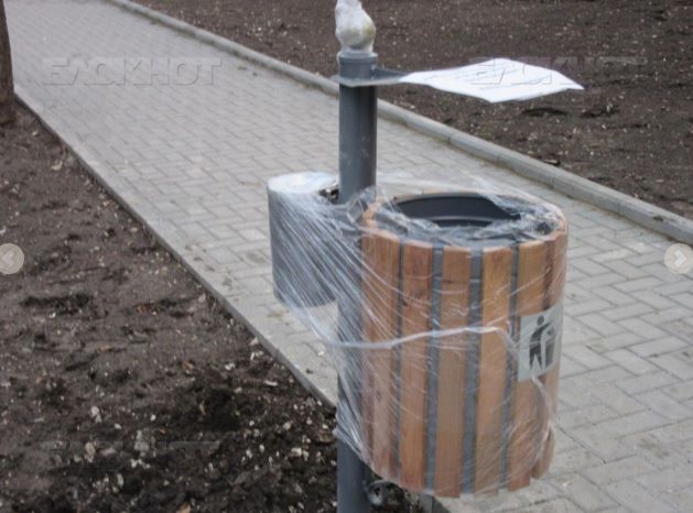 Горожане раскритиковали новые урны, установленные столичной администрацией