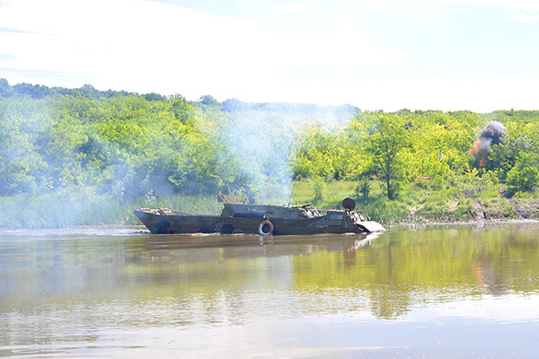 Национальная армия провела учения по форсированию водных преград