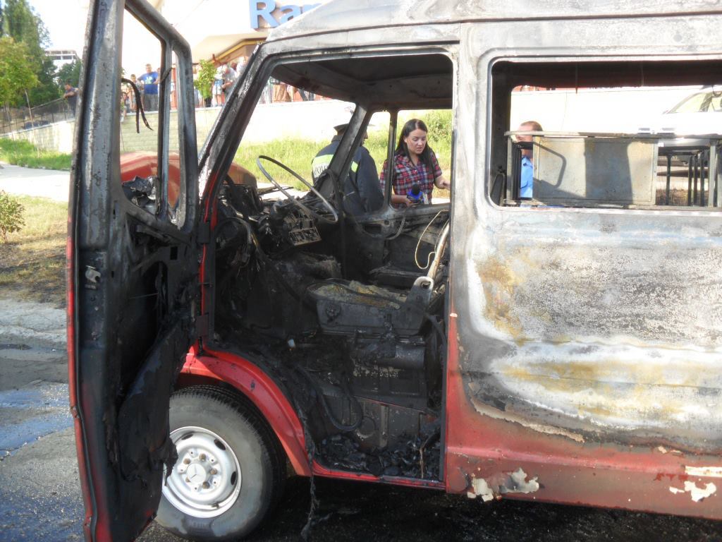 Incendiu la Ciocana: S-a aprins un microbuz