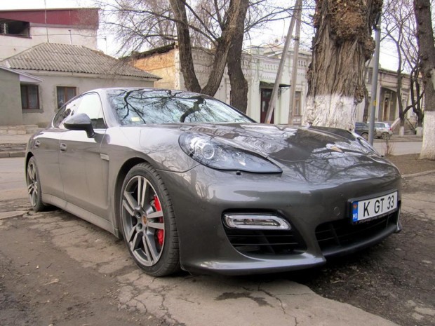 Лихач на Porsche с виадука - профессиональный гонщик