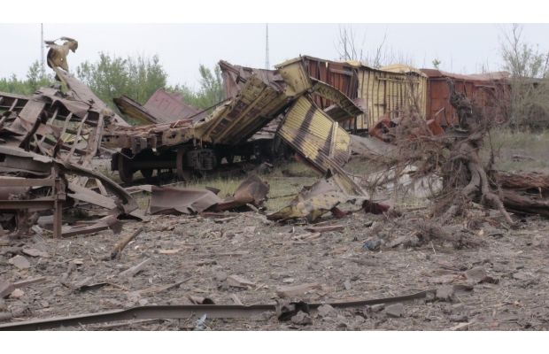 Мощный взрыв на химзаводе в Донецке образовал огромную воронку