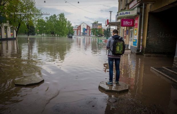 Из-за ливня старая часть Краматорска оказалась под водой