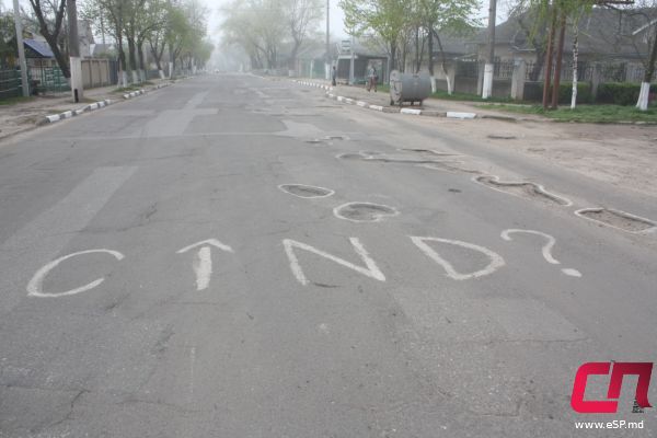 В Бельцах ямы в знак протеста обвели краской