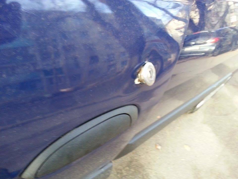 В Кишиневе с автомобиля украли дверь и фару