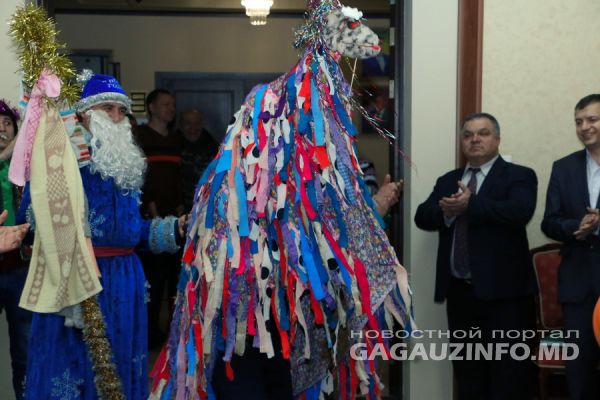 Колядующие из Томая поздравили башкана со Старым Новым годом