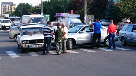 ДТП на Буюканах: два автомобиля столкнулись на пешеходном переходе