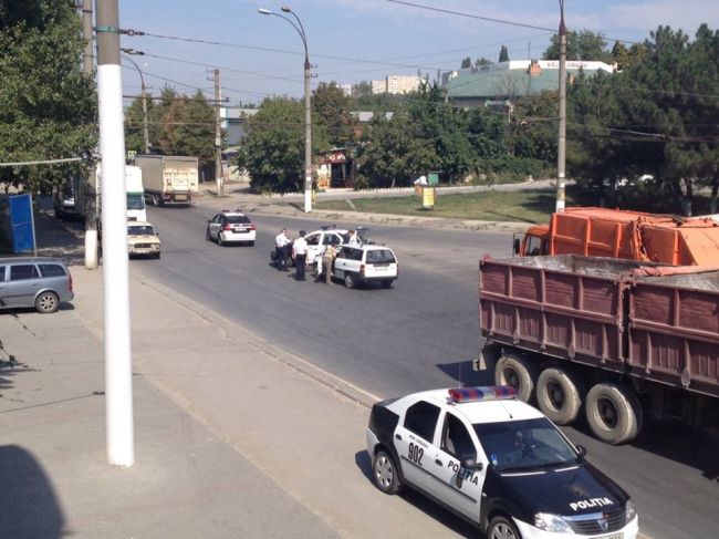 Accident cu implicarea unei maşini a poliţiei în capitală