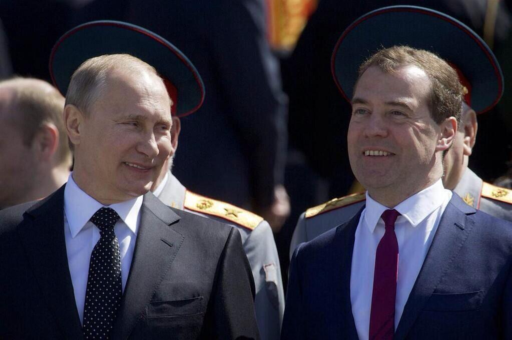 Ipostaza haioasă în care au fost surprinşi Putin şi Medvedev