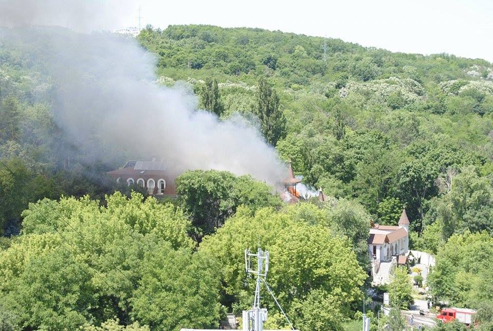 Un restaurant din sectorul Buiucani a fost cuprins de flăcări