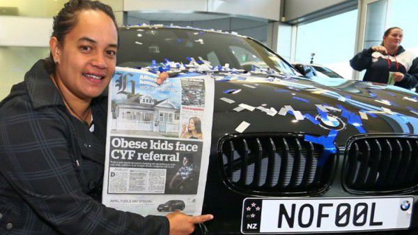 Дилер BMW подарил женщине авто за веру в первоапрельское объявление