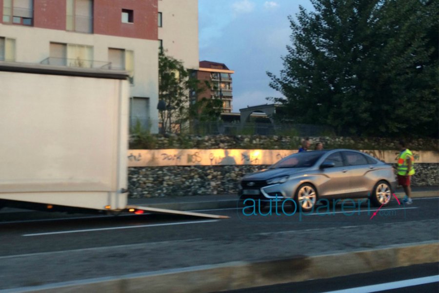 В сети появились фотографии Lada Vesta без камуфляжа