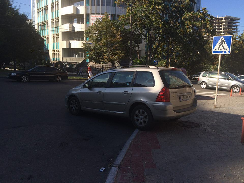 Cum și-a parcat mașina un șofer din Capitală
