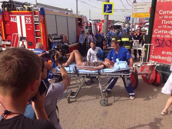 Три человека погибли в вагоне метро, сошедшем с рельсов в Москве