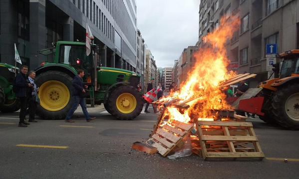 В Брюсселе протестуют более 6 тысяч фермеров