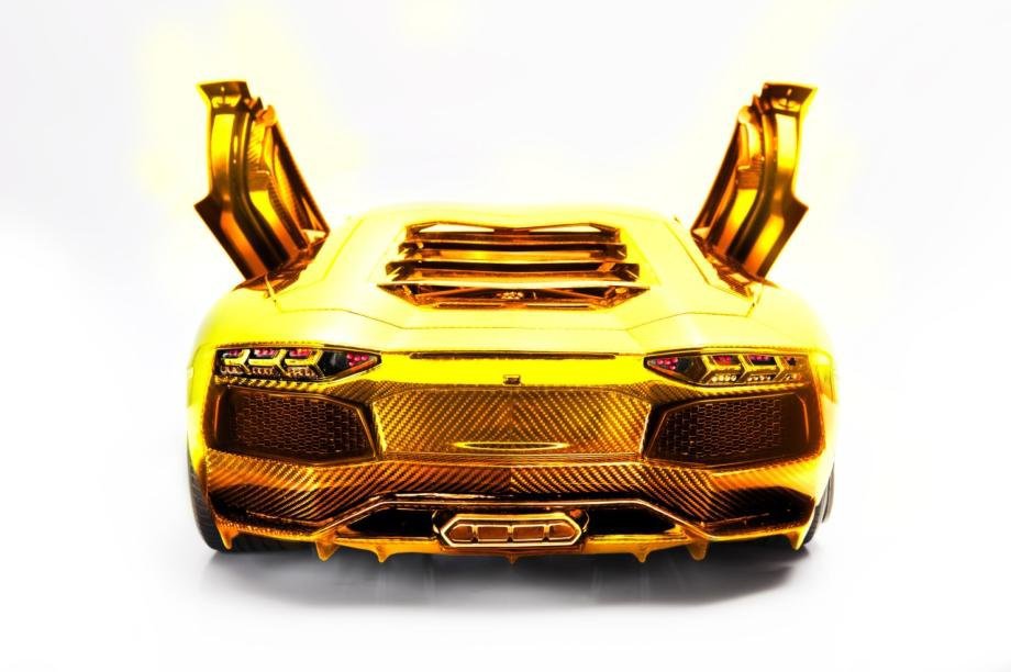 Un Lamborghini placat cu aur, cea mai scumpa macheta din lume