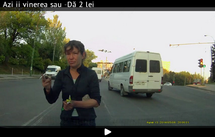 В Кишиневе женщина с камнем в руке требовала у водителей дать ей денег