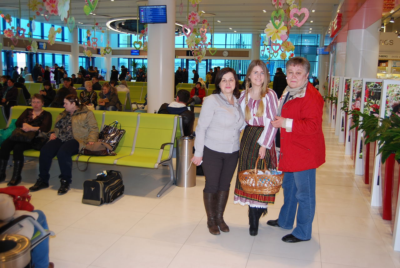 Mii de mărţişoare oferite în dar pasagerilor pe aeroportul Chişinău