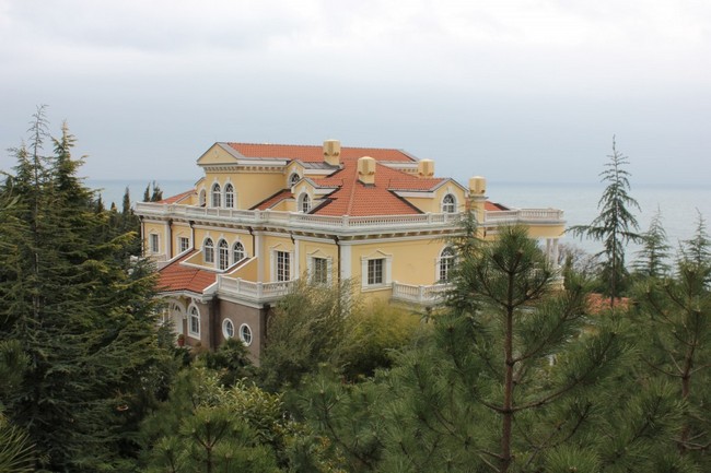 Крымская дача Януковича "Чайный домик": фоторепортаж