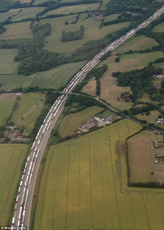 Ambuteiaj record în Anglia: 40 de kilometri de blocaj pe autostradă