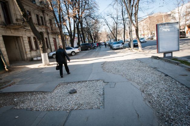 Când vor fi reparate trotuarele de pe Bulevardul Ştefan cel Mare din Chişinău