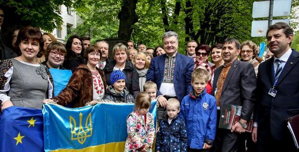 Порошенко прибыл на саммит в Риге в вышиванке