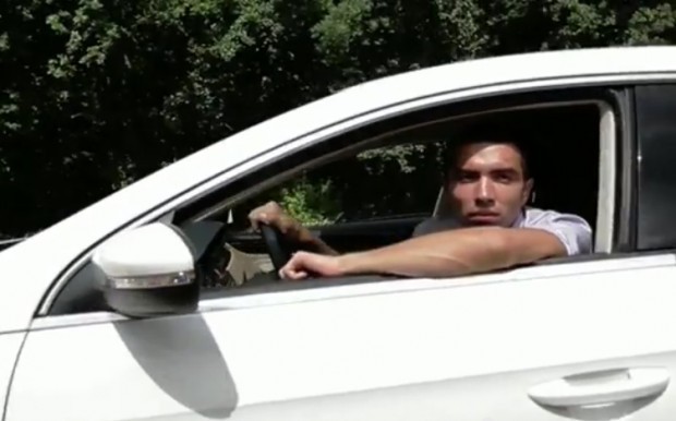 Poliția Rutieră ne îndeamnă să reducem viteza într-un spot video, dar uită de centura de siguranță!