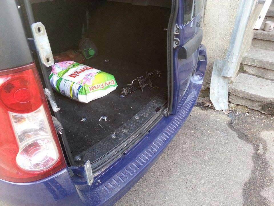 В Кишиневе с автомобиля украли дверь и фару