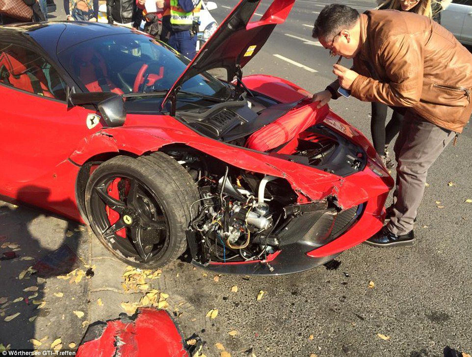 Житель Будапешта разбил LaFerrari за £1 млн спустя пару минут после покупки