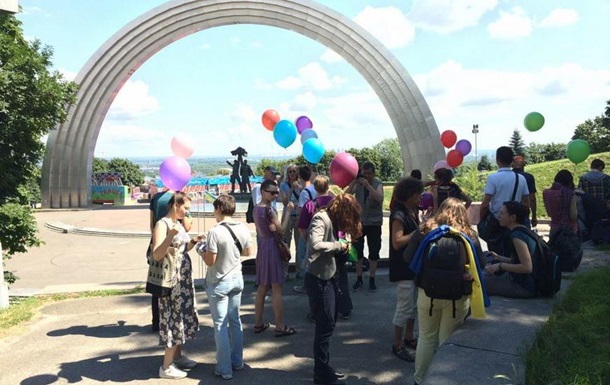 В Киеве прошел флешмоб ЛГБТ-сообщества