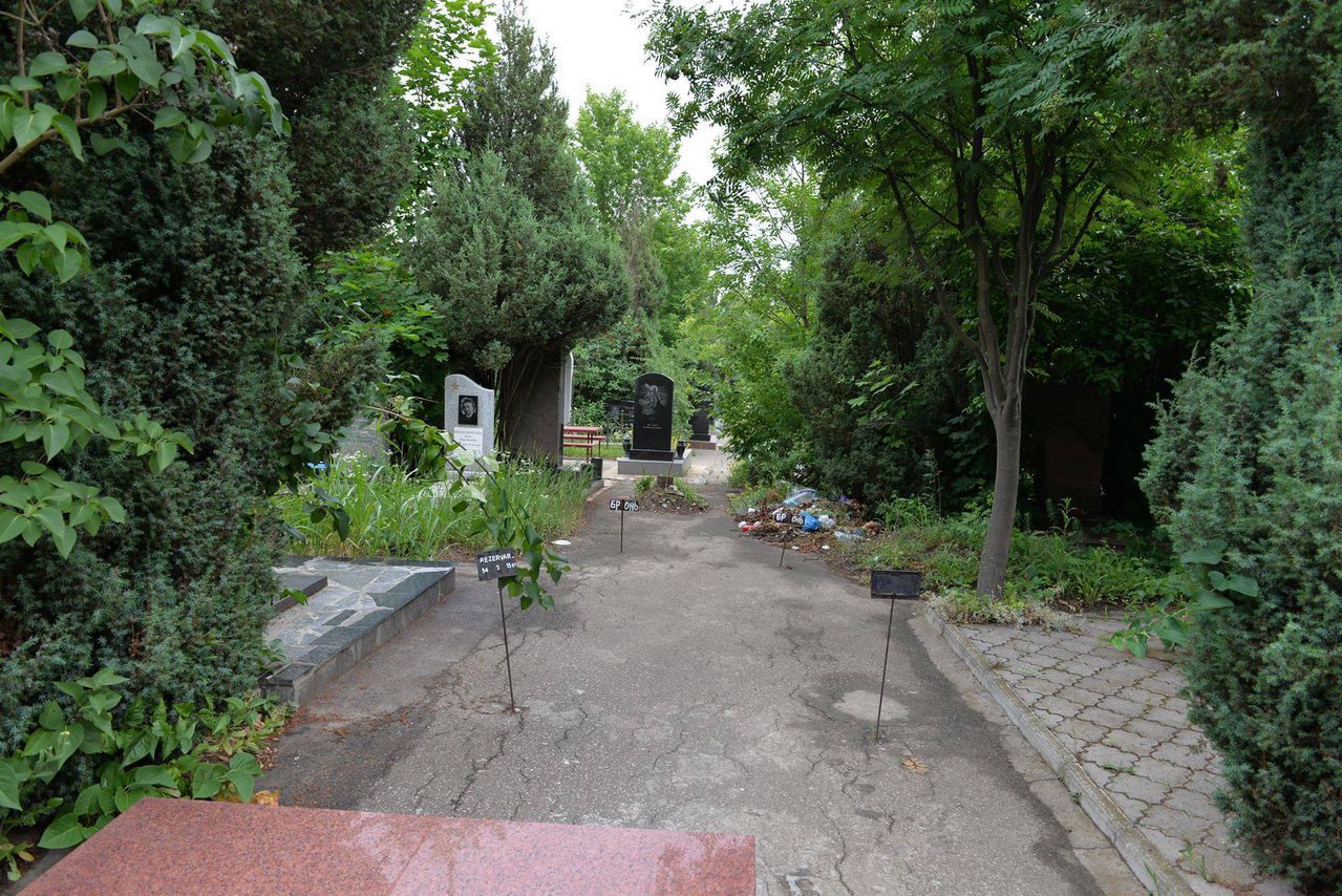 Morți îngropați în asfalt în cimitirele din Chişinău