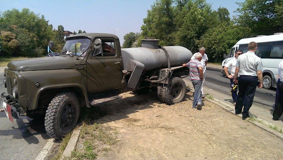 Accident în regiunea Aeroportului: O autospecială s-a lovit cu un microbuz de rută
