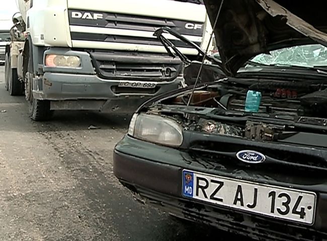 ДТП на Балканском шоссе: бетономешалка столкнулась с легковым авто