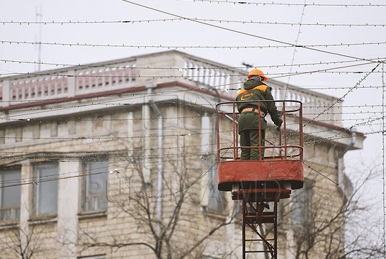 Кишинев украшают к праздникам