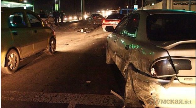В Одессе водитель BMW устроил "замес" - пострадали четыре авто