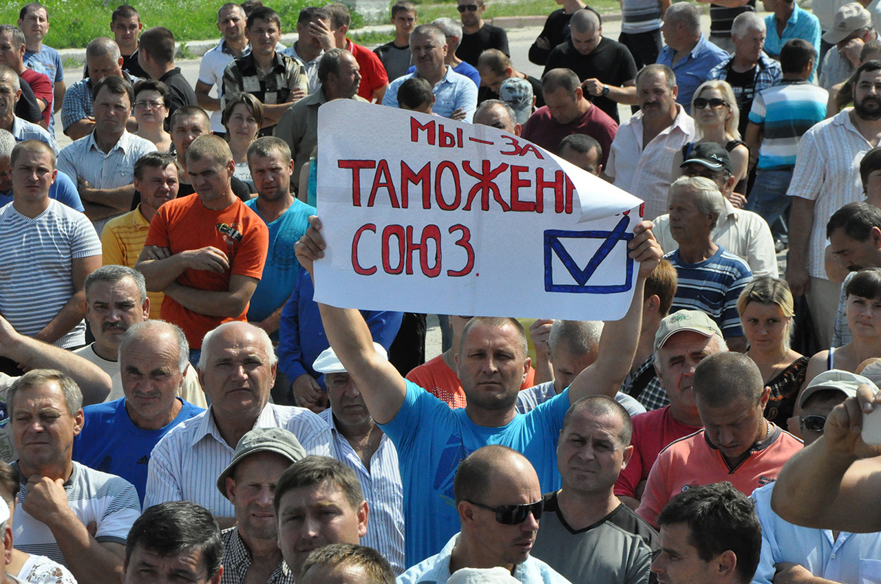 Протест фермеров на севере Молдовы завершился предупредительным перекрытием таможенного пункта