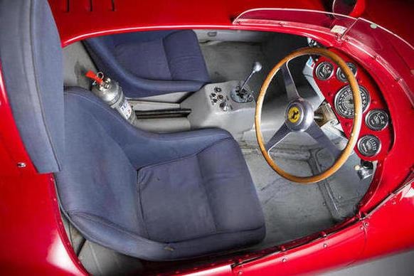 Автомобиль Ferrari продан с аукциона за рекордную сумму в £10,7 млн фунтов